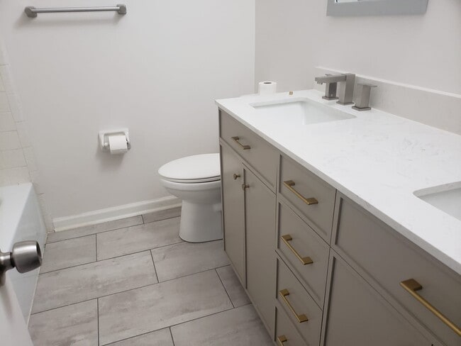 Photo - 5649 Roberts Dr