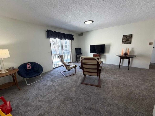 Photo - 15 Village Way Unidad 8