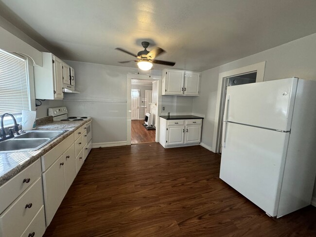 Photo - 2 Bedrooms, 1 Bathroom - Home in North Rome!