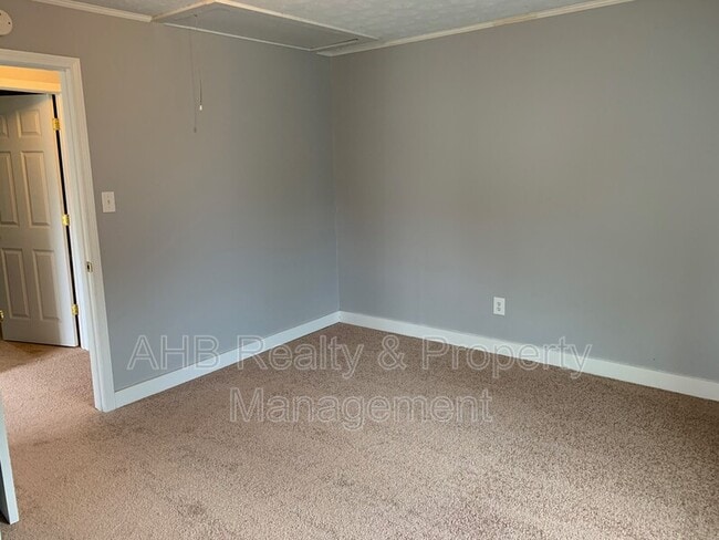 Photo - 401 Poplar St