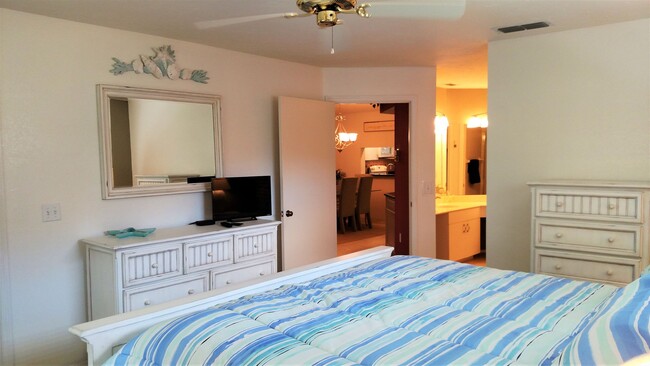 Photo - Seasonal Short-Term 2-Bedroom 2-Bath Condo located in Englewood! Unidad 316
