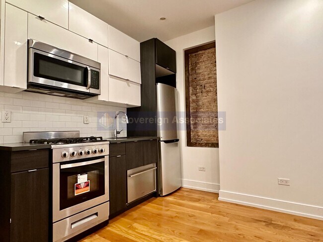 Photo - 95 E 7th St Unit 8