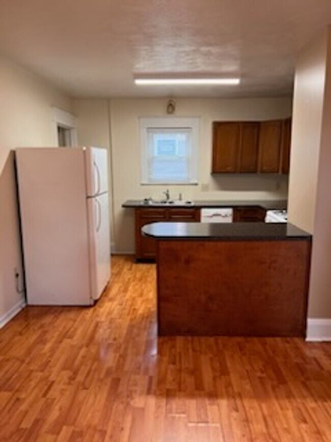 Photo - 407 Churchill Rd