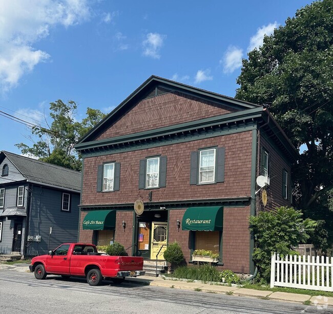 Building Photo - 152 Church St Rental