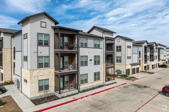 Building Photo - 2090 Raider Way Unit A1