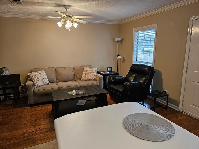 Photo - 1064 N Montgomery St Unidad F