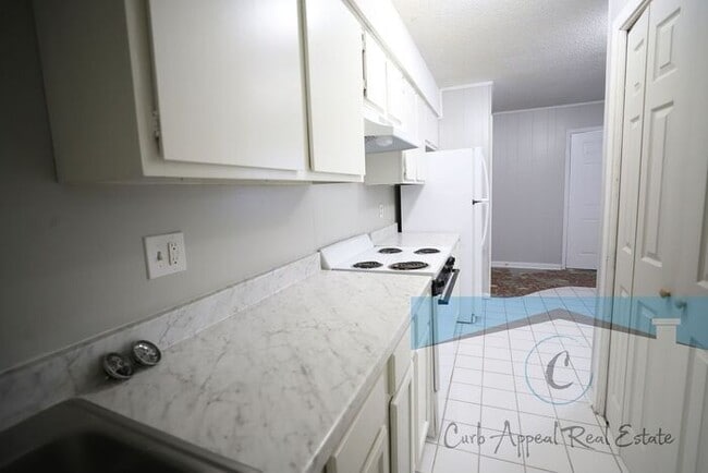 Building Photo - 1-bed, 1-bath apt - HUD accepted