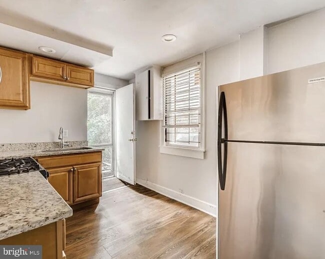 Photo - 2032 Etting St