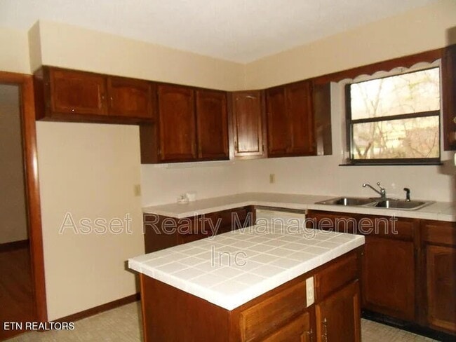 Photo - 126 Wendover Cir