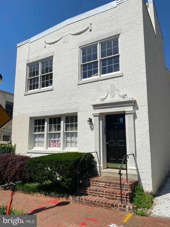 1410 26th St NW Unit 2