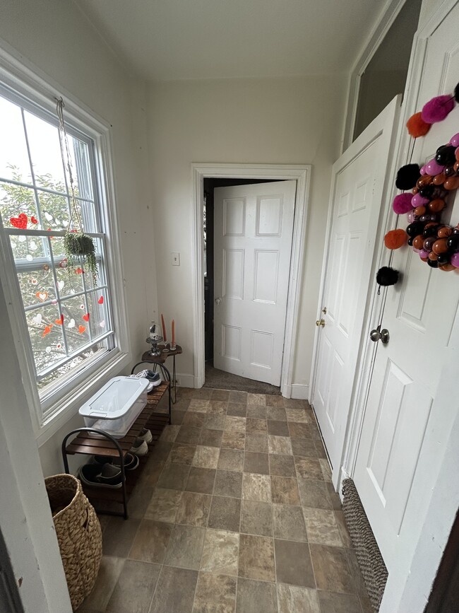 Entryway k - 64 S Charlotte St Unit 2