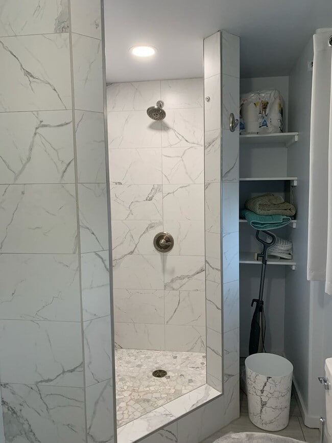 Photo - Spacious 2 Bedroom / 2 Bathroom Downstairs Unit Available in Makawao! Unfurnished!