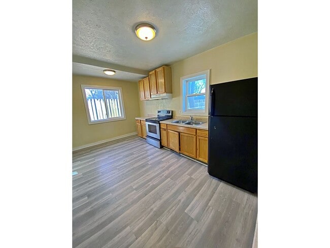 Photo - 4657 Camden Ave