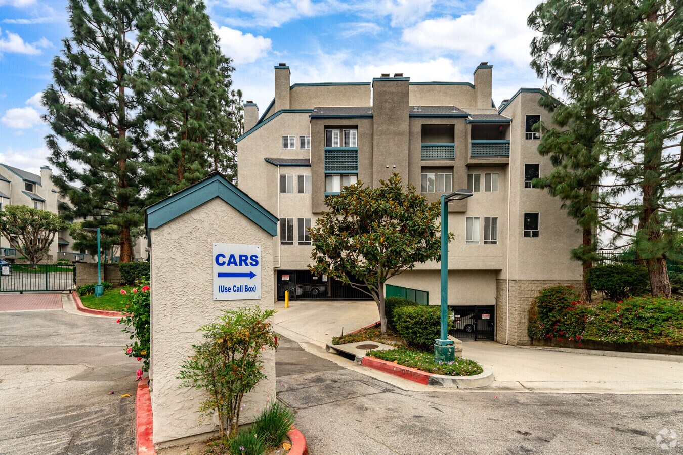 Entrada - Harbor Walk