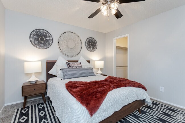1BR,1BA - 710 Updgraded - Bedroom