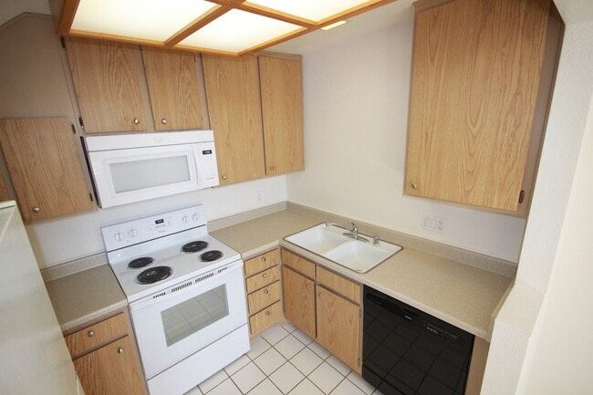 Building Photo - 1-bedroom condo with loft, top floor Unit 239