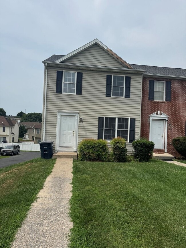 Photo - 1058 Oriole Ln