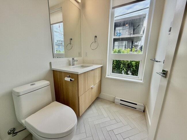 Photo - 1-14-11236 236 St