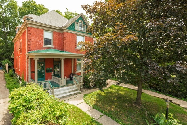 Building Photo - 808 Academy Ave Unit 3F