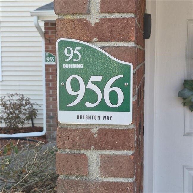 Photo - 956 Brighton Way