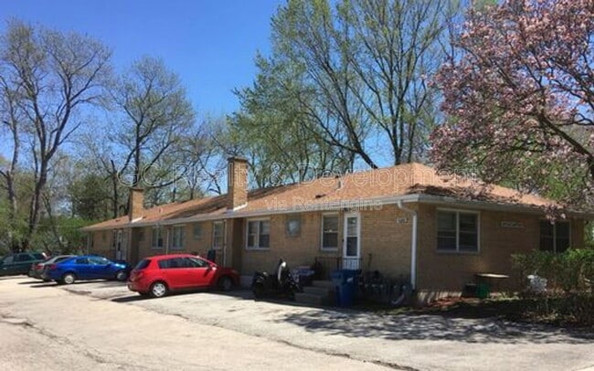 Building Photo - 4323 Elm St Unit B