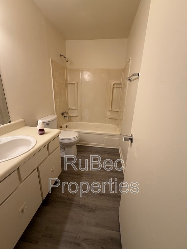 Photo - 702 Farmhurst Dr Unidad N