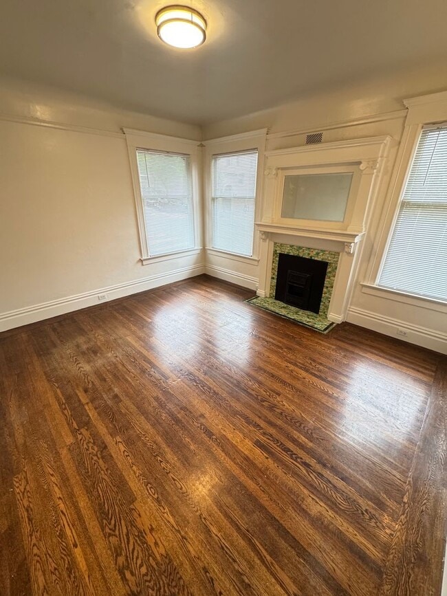 Photo - Central/Waller Unit 1118