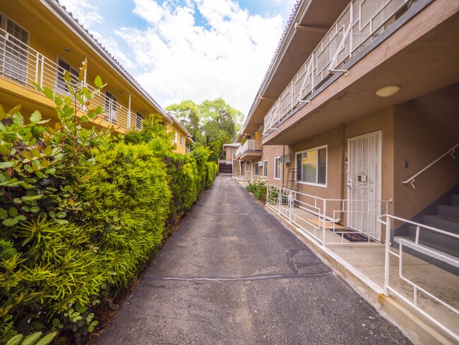 Photo - 15114 Dickens St.