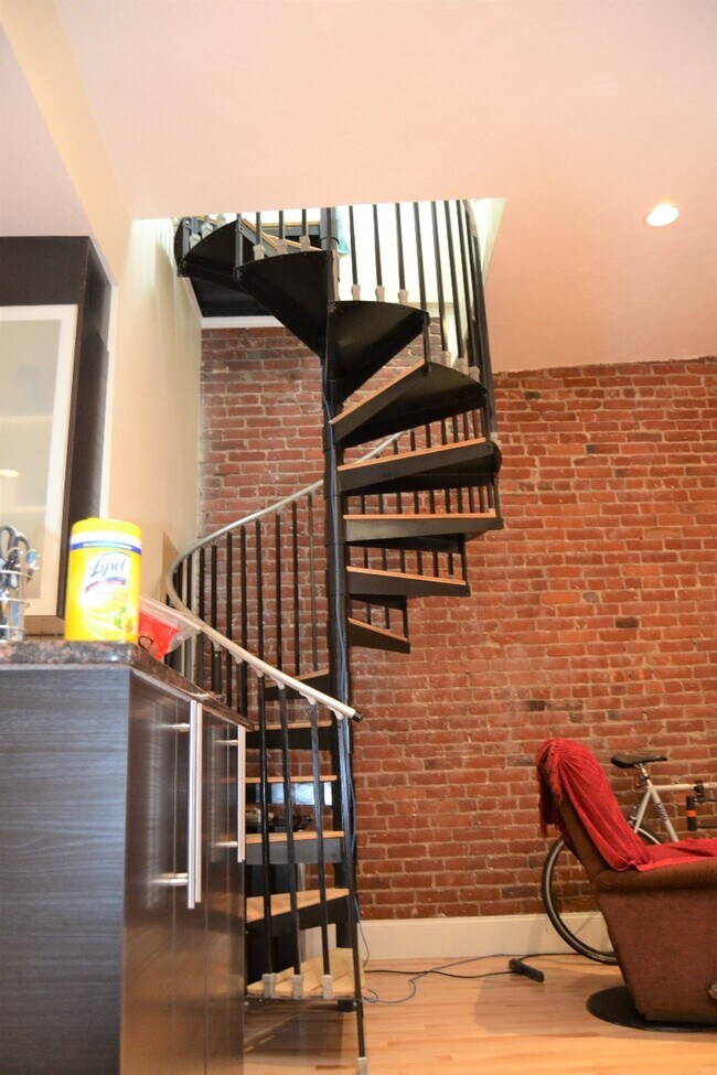 Photo - 1203 Beacon St