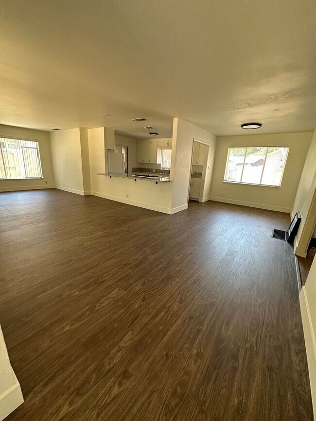 Photo - 1209 Warner St Unidad 1209 Front