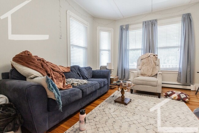 87 Surrey St