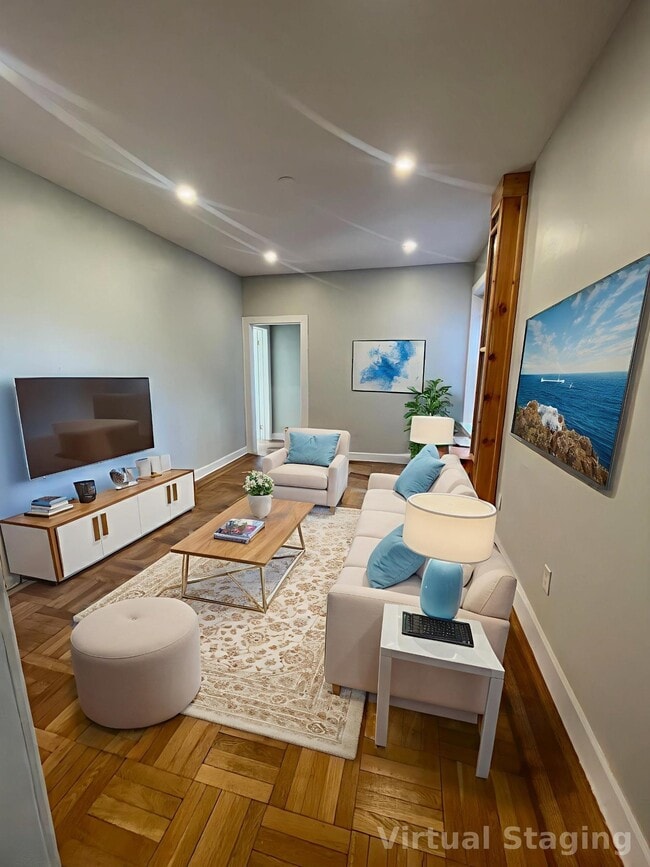 Building Photo - 120-122 W 39th St Unit C4