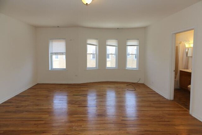 Photo - 4501-4515 N Malden St