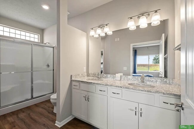 Photo - 21051 Polk St