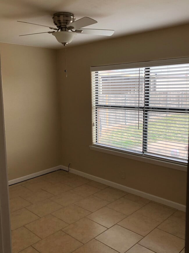 Building Photo - 4703 W Illinois Ave Unit A