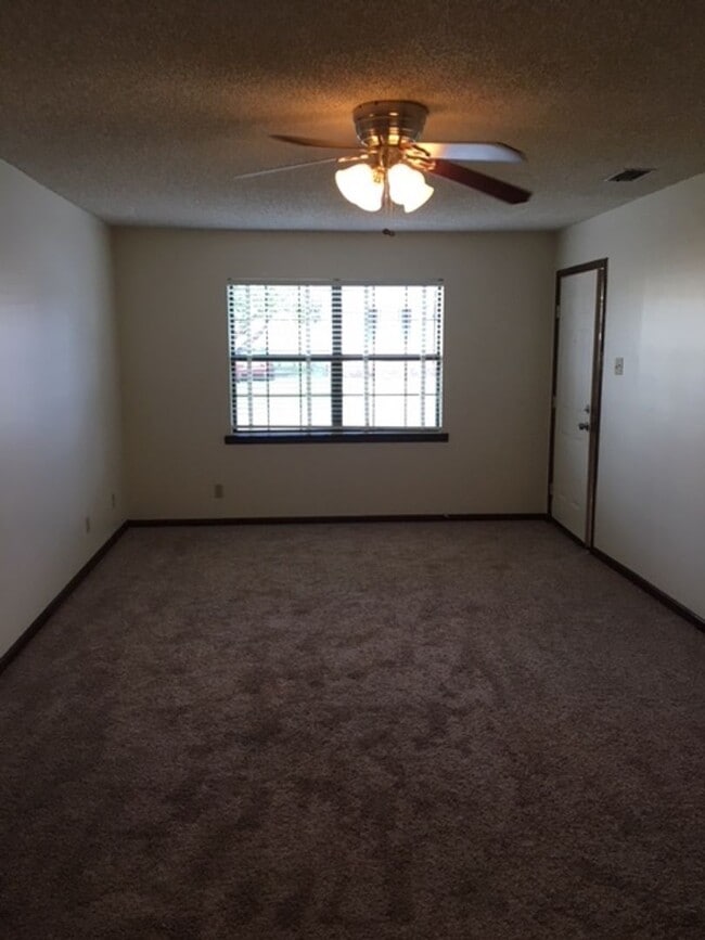 Photo - 2 Bedroom/1 Bath Remerton Duplex Unit B