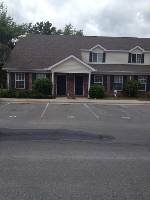 Building Photo - Townhouse for rent in Camelot