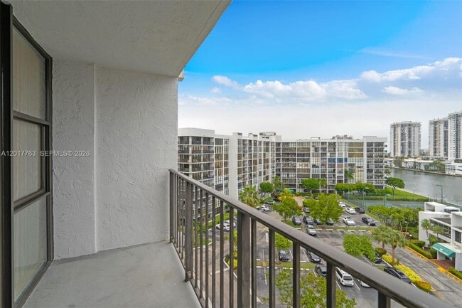 Photo - 800 Parkview Dr