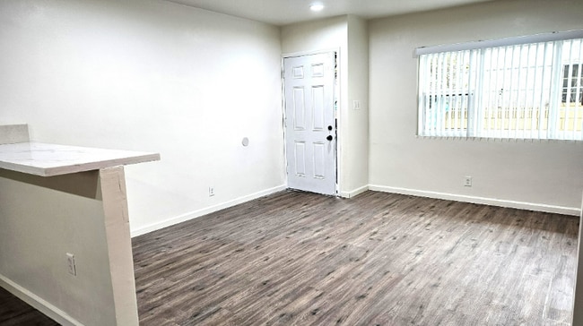 Photo - 11516 Eucalyptus Ave Unidad B