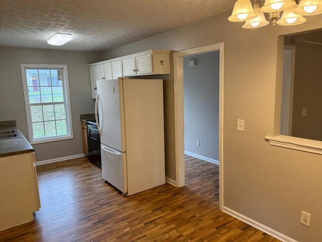 Photo - 573 Elrod Ave