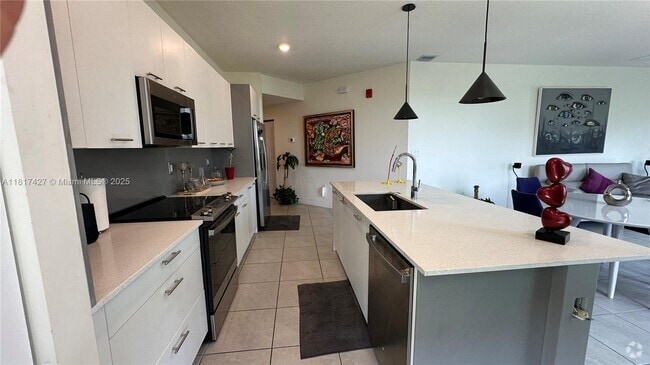Building Photo - 8001 NW 41st St Unit F-307 Rental