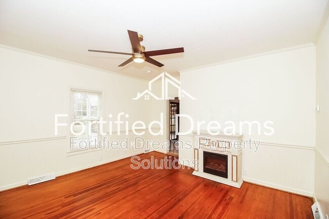 Photo - 309 E 11th St