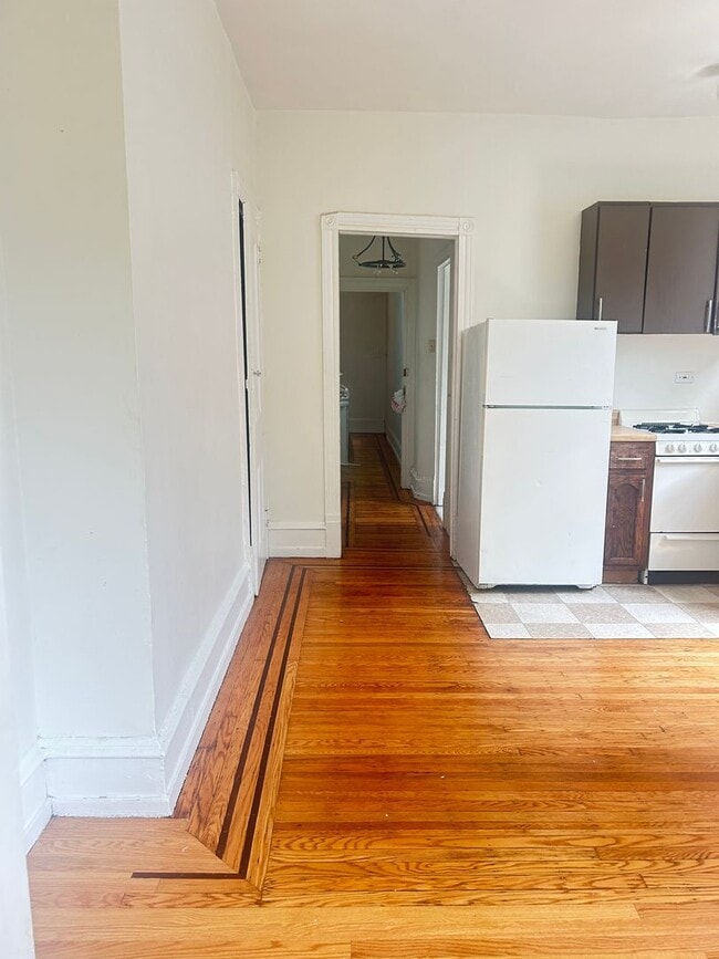 Building Photo - 1808 W Tioga St Unit 2R