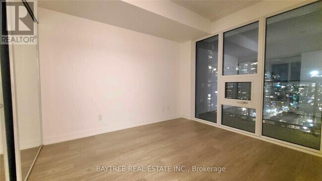 Photo - 19 Western Battery Rd Unité 1512