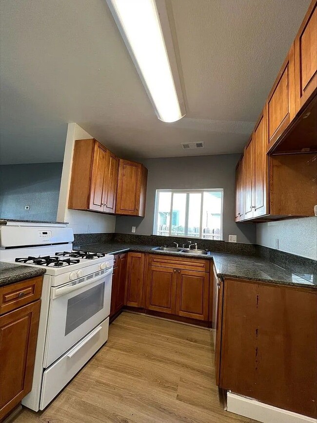 Photo - 3 Bedroom 1 1/2 Bath in Oak Park