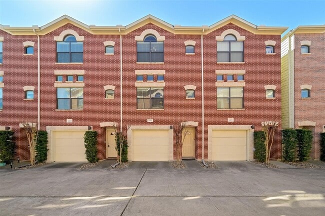 Building Photo - 8715 Meadowcroft Dr