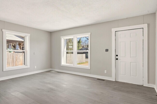 Photo - 5225 Central Ave