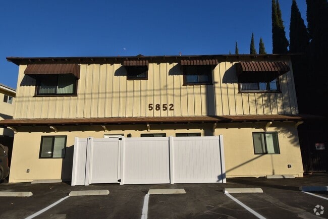 Building Photo - 5852 Hazeltine Ave Unit 03 Rental