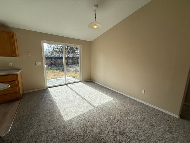 Photo - 3 Bed/2 Bath Single Level Home with Fenced Backyard