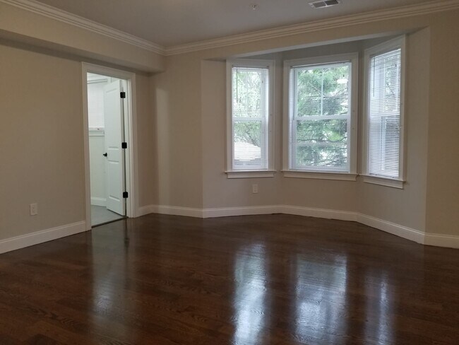 43 Oak St Unit 1